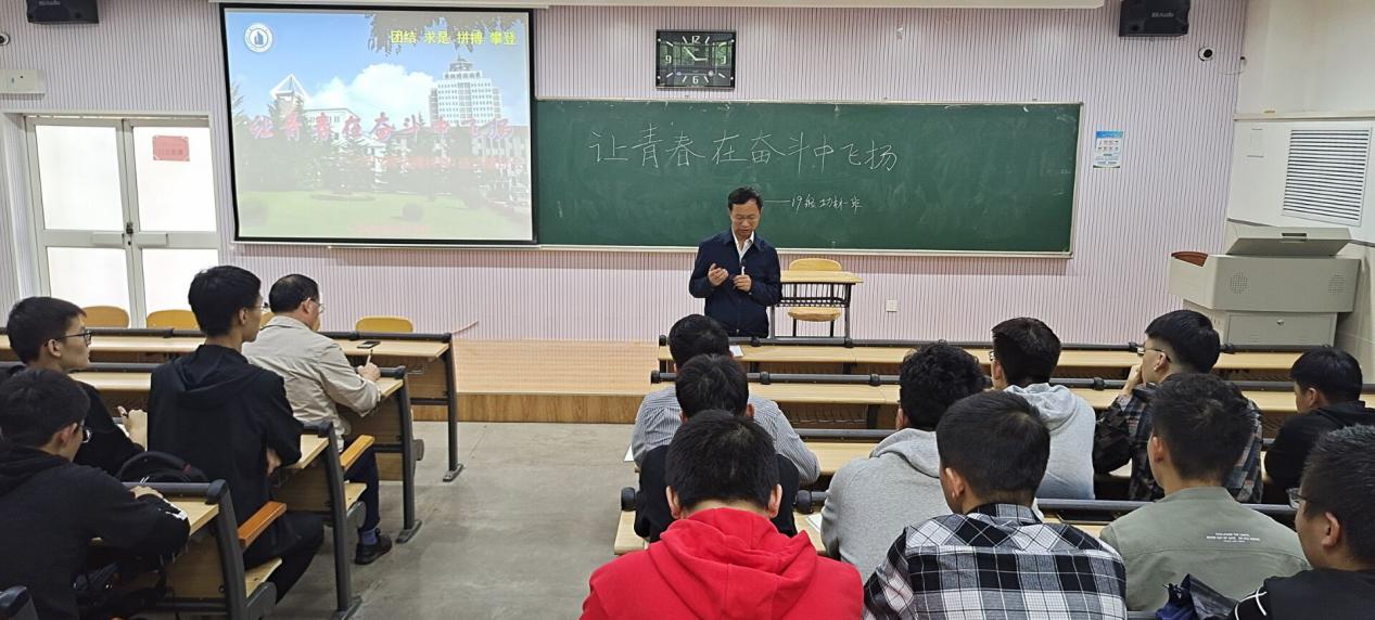 李书记与同学们交流